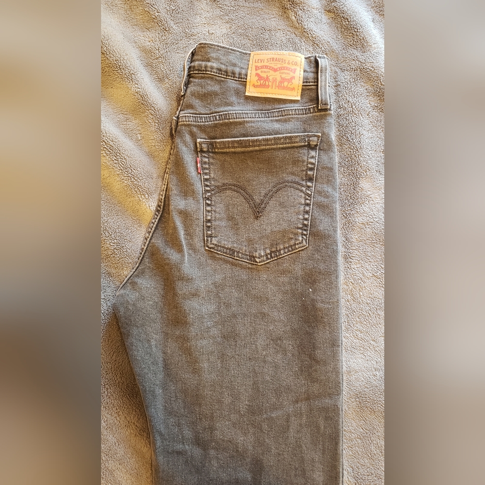 Womens Levi jeans